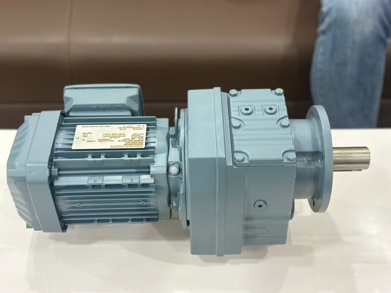 Motor giảm tốc SEW-EURODRIVE RF27 DRS71M4
